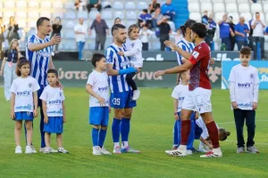  ΔΙΠΛΟ και... ελπίζει σε παραμονή! (Φώτος)