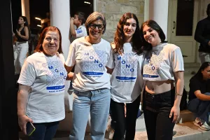 ΜΑΖΙ...παίκτες και κόσμος στο Σωματείο (Φώτος)