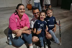 ΜΑΖΙ...παίκτες και κόσμος στο Σωματείο (Φώτος)