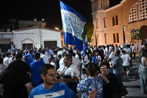 ΜΑΖΙ...παίκτες και κόσμος στο Σωματείο (Φώτος)