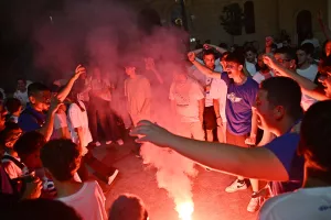 ΜΑΖΙ...παίκτες και κόσμος στο Σωματείο (Φώτος)