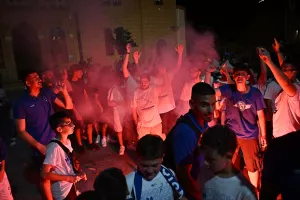 ΜΑΖΙ...παίκτες και κόσμος στο Σωματείο (Φώτος)