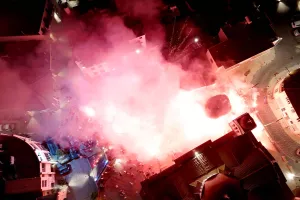 ΜΑΖΙ...παίκτες και κόσμος στο Σωματείο (Φώτος)