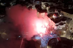ΜΑΖΙ...παίκτες και κόσμος στο Σωματείο (Φώτος)