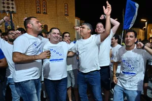 ΜΑΖΙ...παίκτες και κόσμος στο Σωματείο (Φώτος)