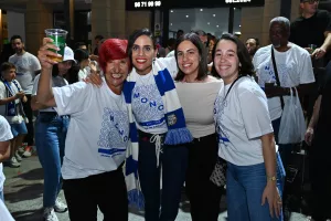 ΜΑΖΙ...παίκτες και κόσμος στο Σωματείο (Φώτος)