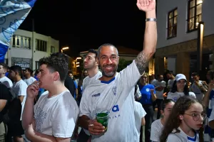ΜΑΖΙ...παίκτες και κόσμος στο Σωματείο (Φώτος)
