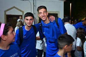 ΜΑΖΙ...παίκτες και κόσμος στο Σωματείο (Φώτος)