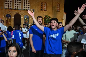 ΜΑΖΙ...παίκτες και κόσμος στο Σωματείο (Φώτος)
