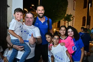 ΜΑΖΙ...παίκτες και κόσμος στο Σωματείο (Φώτος)