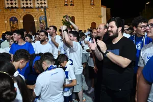 ΜΑΖΙ...παίκτες και κόσμος στο Σωματείο (Φώτος)