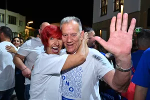 ΜΑΖΙ...παίκτες και κόσμος στο Σωματείο (Φώτος)