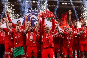 Στον ουρανό του «Άνφιλντ» το 20ό: Η απόλυτη αποθέωση (βίντεο)