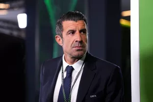 Παρουσία... Luis Figo