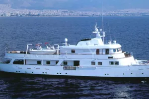 «Beluga C»: Προς ενοικίαση μία από τις ιστορικές ελληνικές θαλαμηγούς που κάποτε ανήκε στην οικογένεια Γουλανδρή