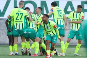 Με δέκα… η ΑΕΚ στο μεγάλο ΤΕΛΙΚΟ! (Φώτος)