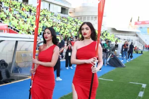 Το τρόπαιο... έκανε τον γύρο του γηπέδου (Φώτος)