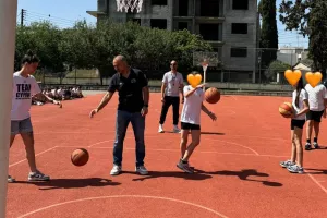 Επίσκεψη με… μπασκετικό αέρα (Φώτος)