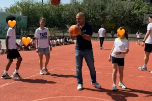 Επίσκεψη με… μπασκετικό αέρα (Φώτος)