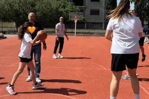 Επίσκεψη με… μπασκετικό αέρα (Φώτος)