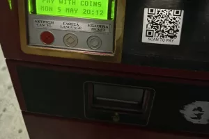 Προσοχή! Αυτοκόλητα με κωδικούς QR