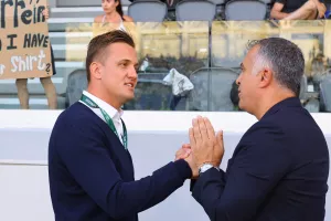 "Εγώ μένω..."