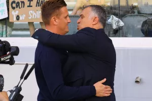 Θερμός εναγκαλισμός! 
