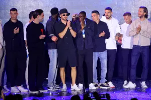 Η απόλυτη αποθέωση - Μετά τον Σάκη, οι παίκτες στη σκηνή! (φώτος)