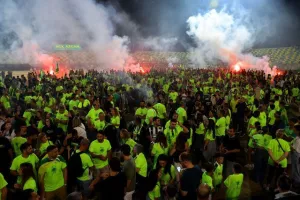 Ώρα 01:30/ Μέσα σε αποθέωση έφτασαν στην ΑΡΕΝΑ οι Κυπελλούχοι! (Φώτος/Βίντεο Kerkida)