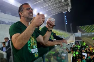 Ώρα 01:30/ Μέσα σε αποθέωση έφτασαν στην ΑΡΕΝΑ οι Κυπελλούχοι! (Φώτος/Βίντεο Kerkida)