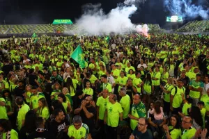Ώρα 01:30/ Μέσα σε αποθέωση έφτασαν στην ΑΡΕΝΑ οι Κυπελλούχοι! (Φώτος/Βίντεο Kerkida)