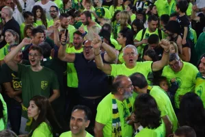 Ώρα 01:30/ Μέσα σε αποθέωση έφτασαν στην ΑΡΕΝΑ οι Κυπελλούχοι! (Φώτος/Βίντεο Kerkida)