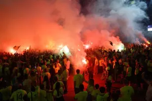 Ώρα 01:30/ Μέσα σε αποθέωση έφτασαν στην ΑΡΕΝΑ οι Κυπελλούχοι! (Φώτος/Βίντεο Kerkida)