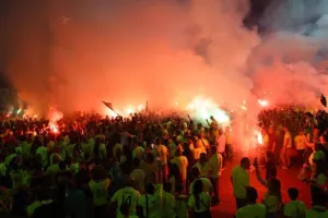 Ώρα 01:30/ Μέσα σε αποθέωση έφτασαν στην ΑΡΕΝΑ οι Κυπελλούχοι! (Φώτος/Βίντεο Kerkida)
