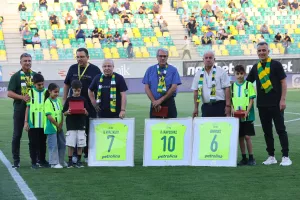 ΑΕΚ/Τίμησαν τρεις παλαίμαχους της ΕΠΑ