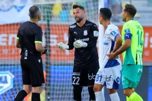 Με χατ-τρικ του Ανγκέλσκι... έκλεισε με νίκη στην Αρένα