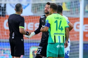 Με χατ-τρικ του Ανγκέλσκι... έκλεισε με νίκη στην Αρένα