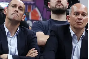 Πήγαν στο ΣΕΦ οι Αγγελόπουλοι και μίλησαν στην ομάδα