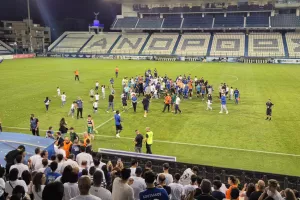 (ΦΩΤΟΣ/ΒΙΝΤΕΟ) Ιστορικές στιγμές / Μεγάλο γλέντι στον αγωνιστικό χώρο 