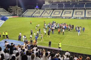 (ΦΩΤΟΣ/ΒΙΝΤΕΟ) Ιστορικές στιγμές / Μεγάλο γλέντι στον αγωνιστικό χώρο 