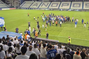 (ΦΩΤΟΣ/ΒΙΝΤΕΟ) Ιστορικές στιγμές / Μεγάλο γλέντι στον αγωνιστικό χώρο 