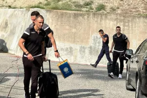 Γήπεδο... η διαιτητική ομάδα του ντέρμπι (Φώτος)