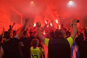 Έξω από τα αποδυτήρια οι οπαδοί - Αποθέωσαν τους παίκτες! (Φώτος/Βίντεο Kerkida)