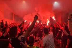 Έξω από τα αποδυτήρια οι οπαδοί - Αποθέωσαν τους παίκτες! (Φώτος/Βίντεο Kerkida)