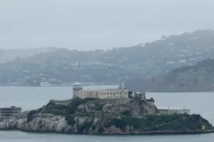Αλκατράζ: Ο τελευταίος κρατούμενος κρίνει την πρόταση Τραμπ για την επαναλειτουργία του