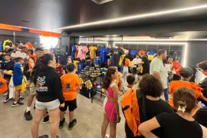 OrangeShop/ Μαζεύτηκε κόσμος... για Λαΐφη και Ντράζιτς (Φώτος)