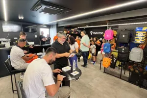OrangeShop/ Μαζεύτηκε κόσμος... για Λαΐφη και Ντράζιτς (Φώτος)