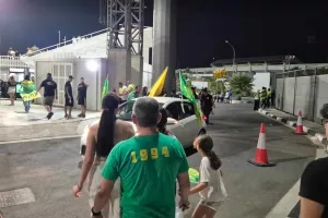 Μαζεύτηκαν οι ΑΕΚτζήδες - Αποθέωσαν την αποστολή! (Φώτος/Βίντεο Kerkida)