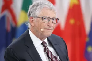 Δεσμεύθηκε να δωρίσει σχεδόν όλη την περιουσία του έως το 2045 - «Δεν θα πεθάνω πλούσιος»