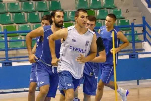 Ανηφορίζουν στο Καϊμακλί Ιερωνυμίδης και Μύθιλλος
